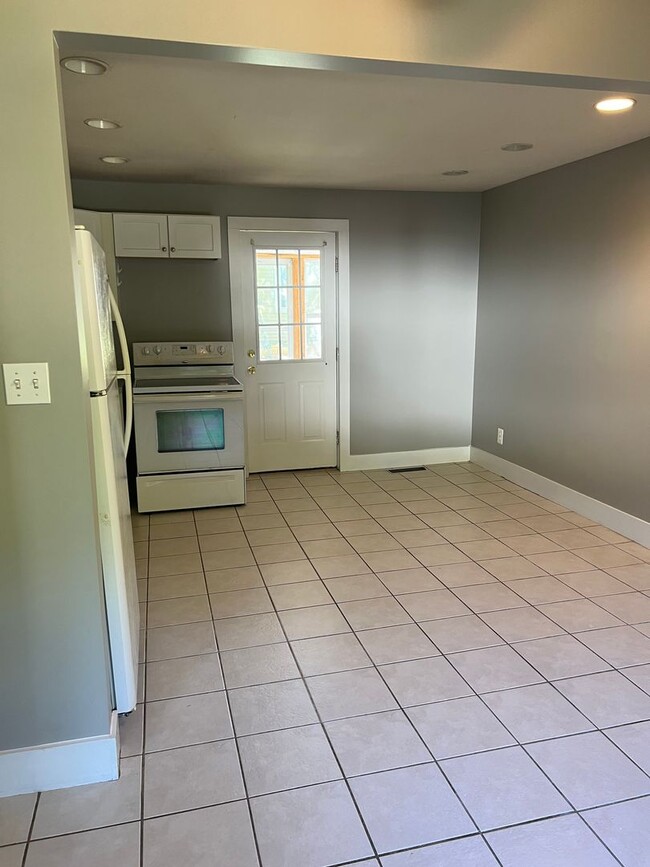 Building Photo - 3 Bed/1 Bath House