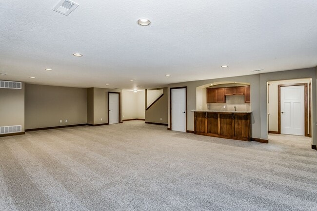 Building Photo - Tallgrass Villas