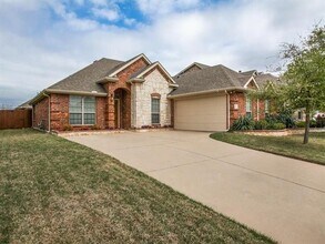 Building Photo - 1615 Nestledown Dr
