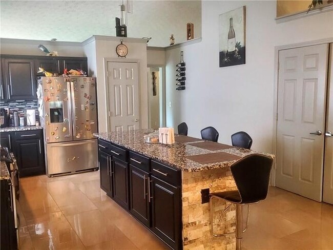 Building Photo - House - 4.5 beds 2 baths.