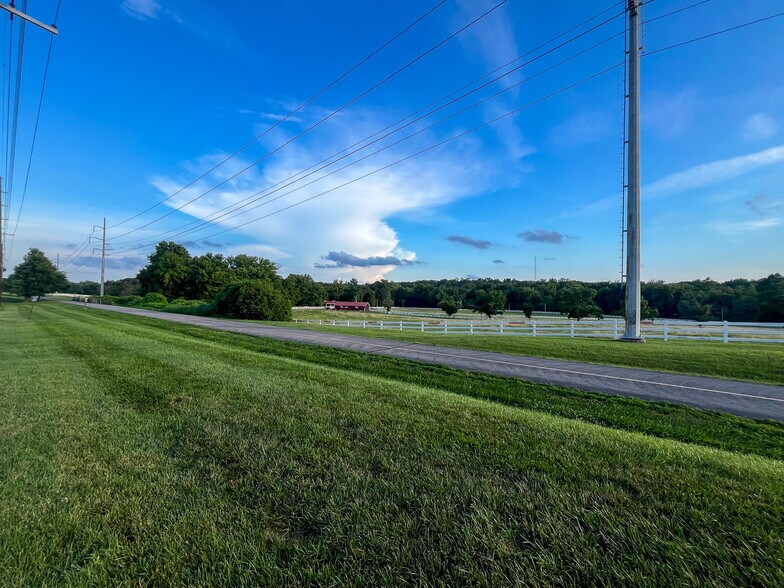 Building Photo - 7951 Royal Arms Ct