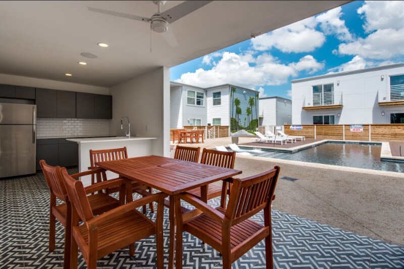 Building Photo - 3328 Cedarplaza Ln