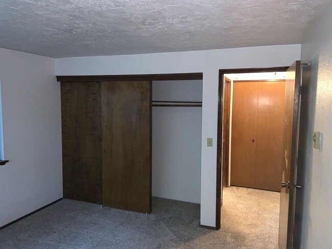 Building Photo - 2955 NW Glenridge Dr
