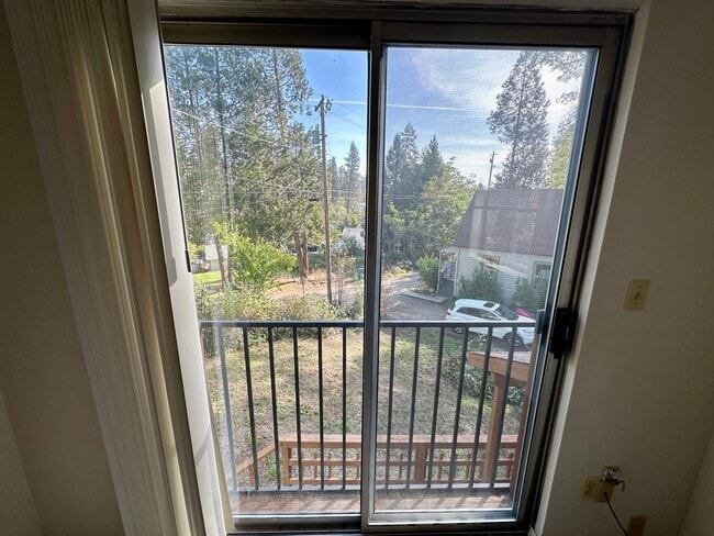 Building Photo - 2 Bedroom 2 Bathroom 2 Story House Walking...
