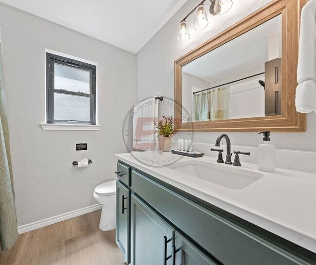 Building Photo - 1190 Greenwood Ln