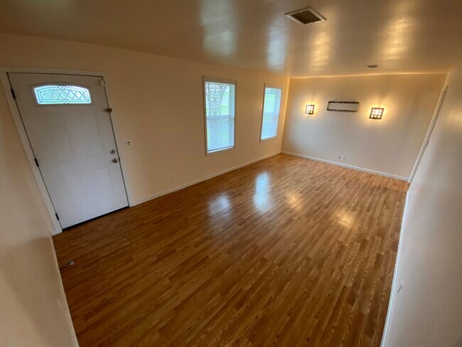 Living room - 306 Marita Ave