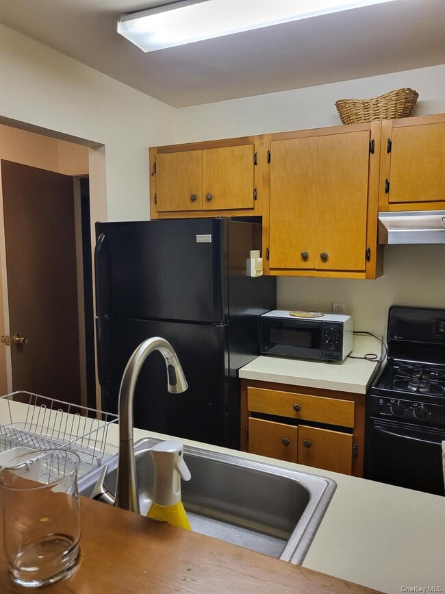 Building Photo - 22 Pine Ct