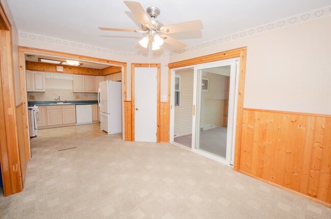 Building Photo - 215 Hillcrest Pl