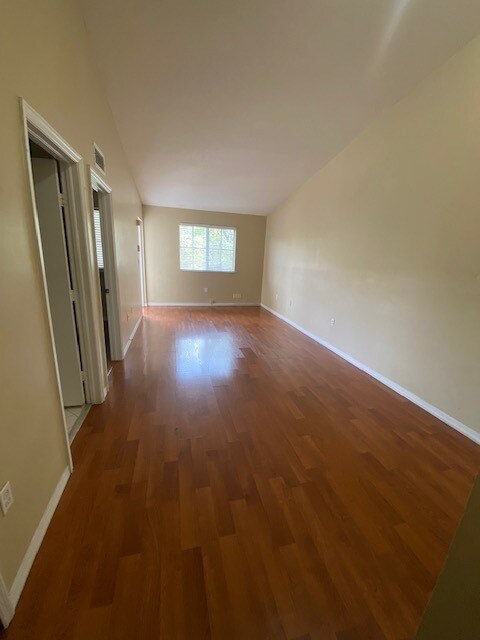 Building Photo - 2621 SE 12th Rd