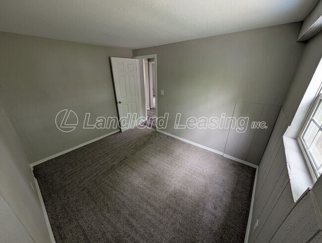 Building Photo - Completely Renovated 3-Bedroom Ranch with Detached Garage