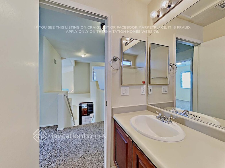 Building Photo - 9728 W Sunnyslope Ln