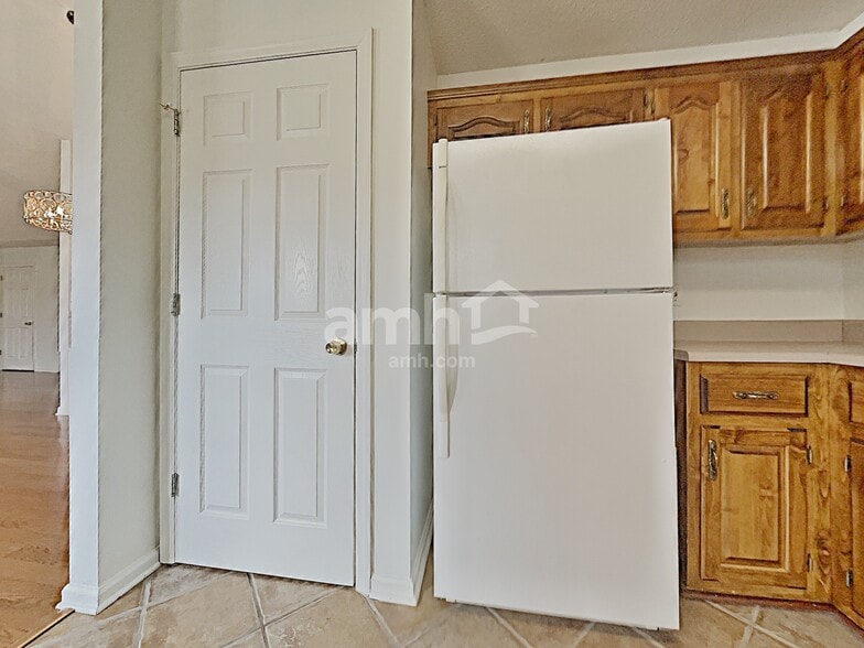 Building Photo - 2322 Sir Edward Ln