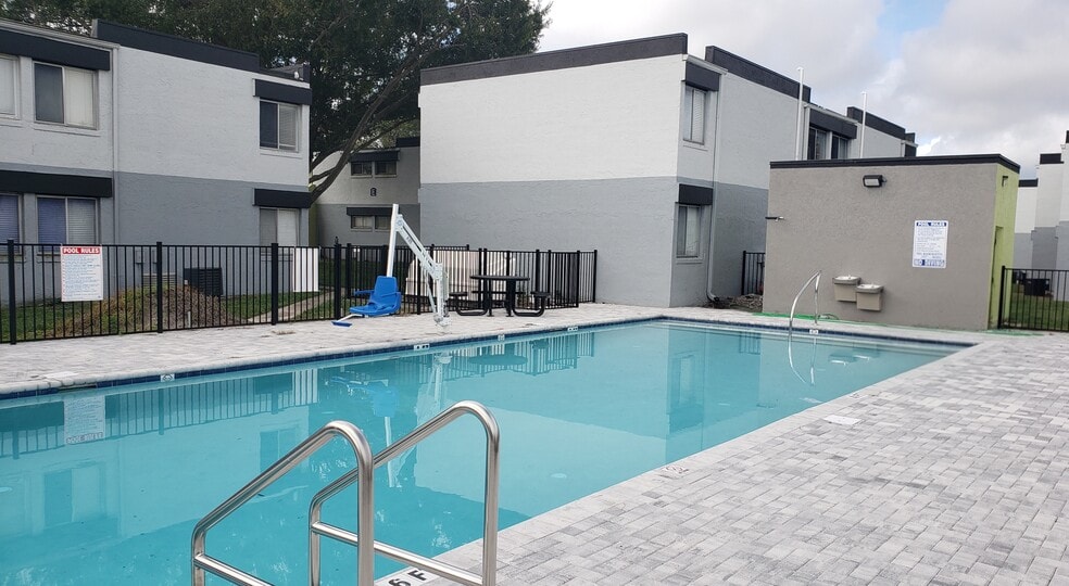 Swimming Pool - Bonny Apartments