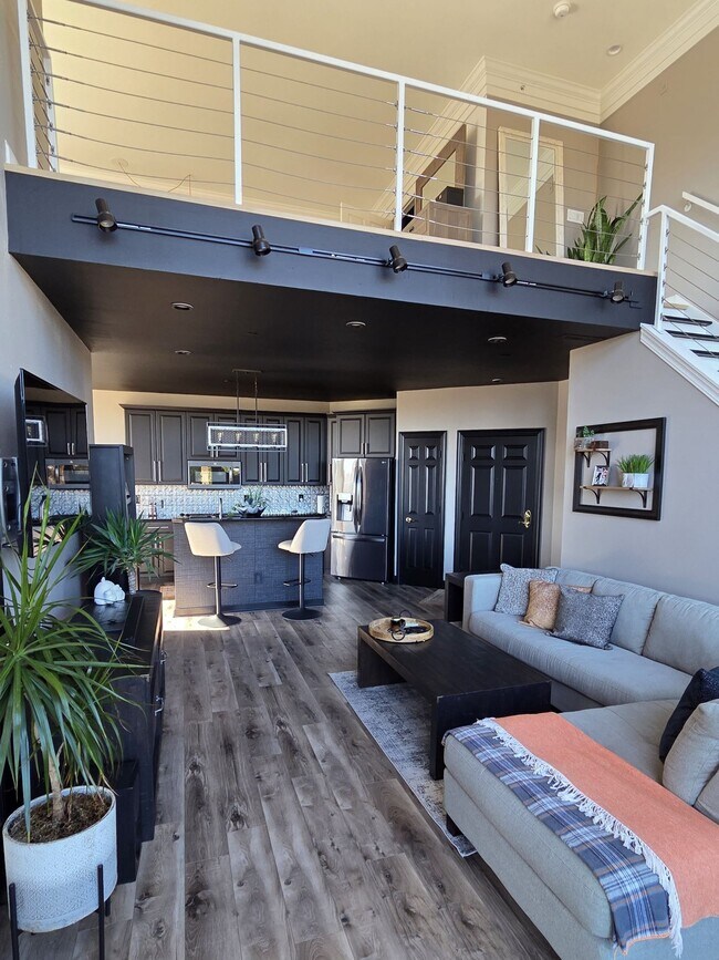 Building Photo - 1515 N Van Buren St