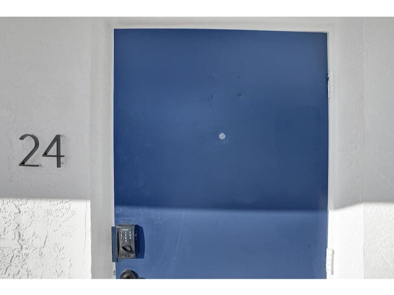 Building Photo - 50 Davie Blvd