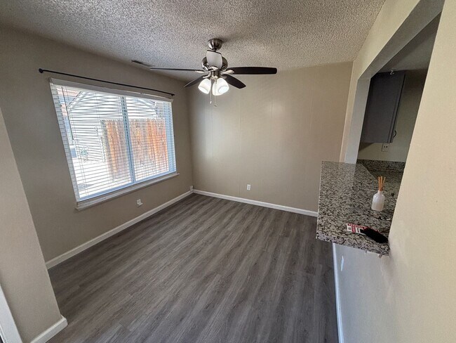 Building Photo - Charming Updated Condominium for Rent in S...