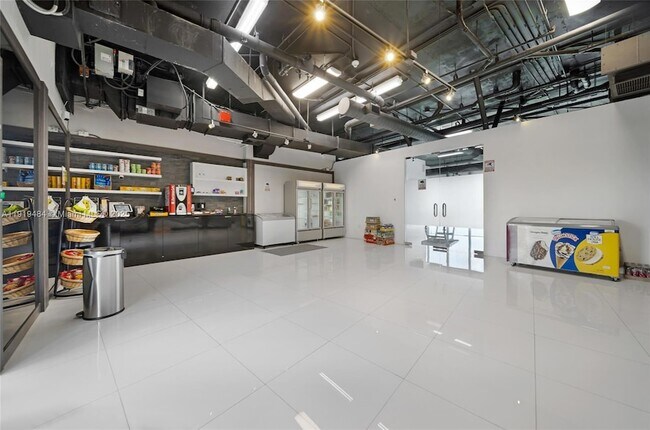 Building Photo - 601 NE 36th St