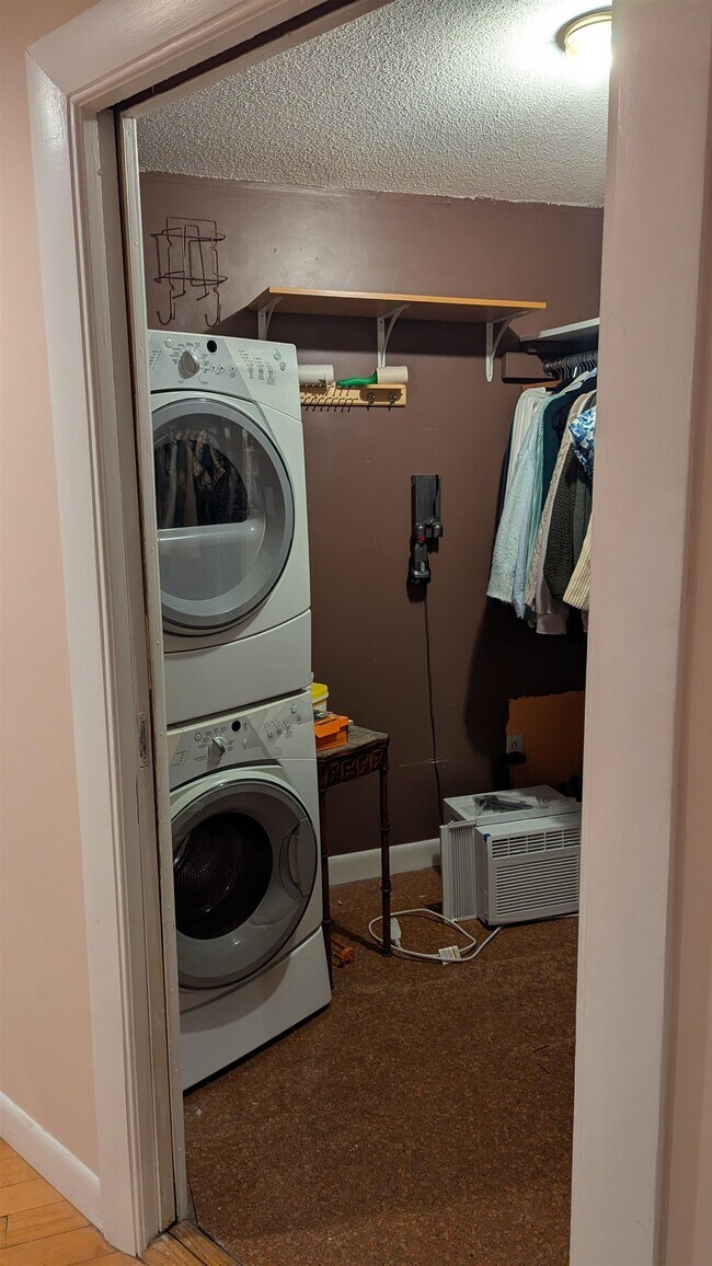 Building Photo - 105 W Merrimack St