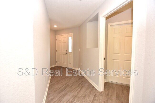 Building Photo - 372 Cascara Ln