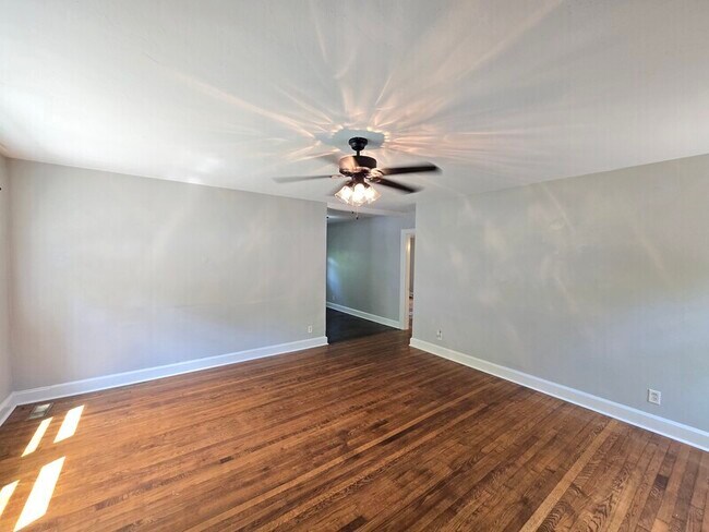 Building Photo - 3605 Navajo Dr