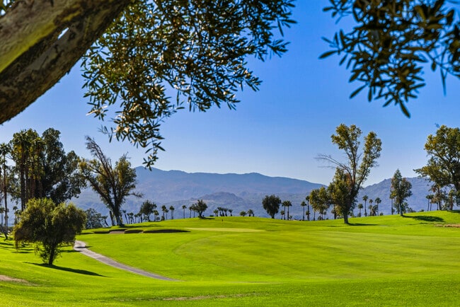 Building Photo - 269 Vista Royale Cir W