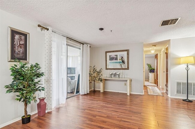 Building Photo - 3800 Sablewood Dr