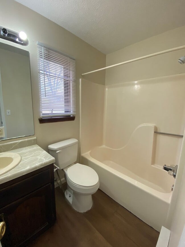 Building Photo - Cozy 3 Bedroom Home with a Bonus Room!