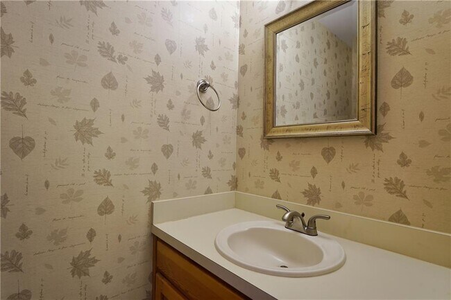 Building Photo - 127 Columbine Dr