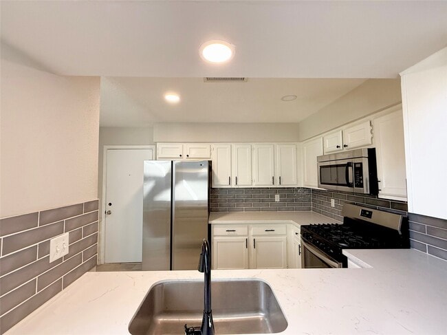 Building Photo - 4223 Amir St