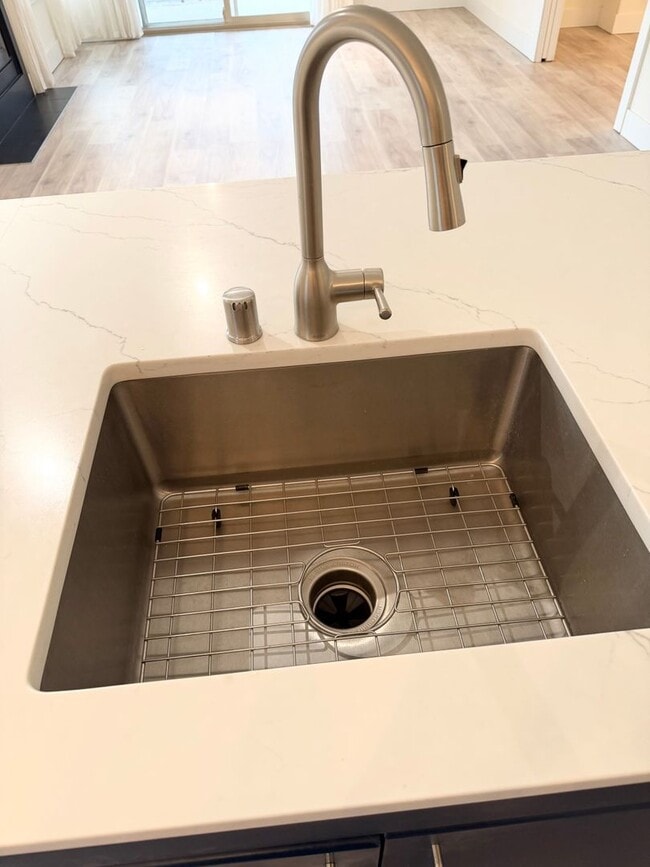 Building Photo - 1550 Eastlake Ave E