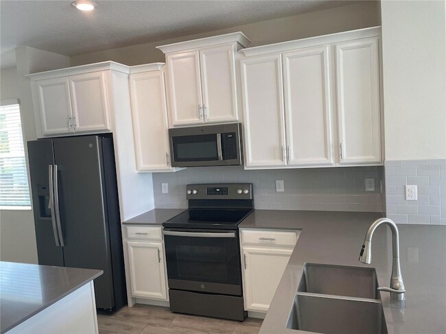 Building Photo - 3431 Sagebrush St