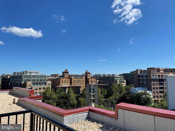 Panoramic Views (RoofTop Deck) - 1010 25th St NW