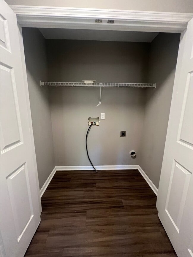 Building Photo - Beautifully Renovated 3-Bedroom Ranch Home