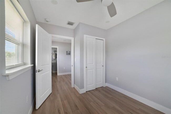 Building Photo - 4521 Edgewater Dr
