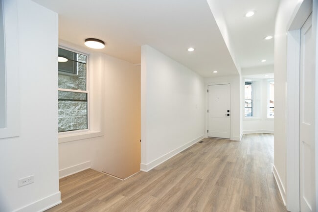 Building Photo - 1723 W Pierce Ave