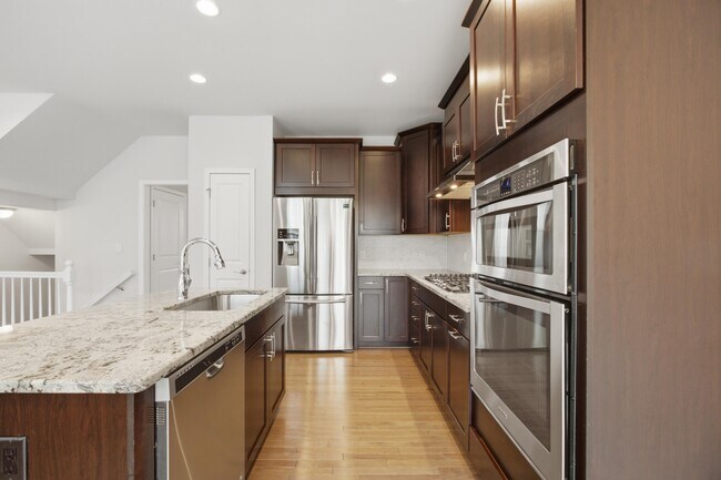 Building Photo - 2780 Ashcombe Dr.