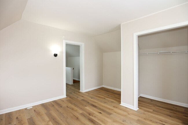 Building Photo - 014