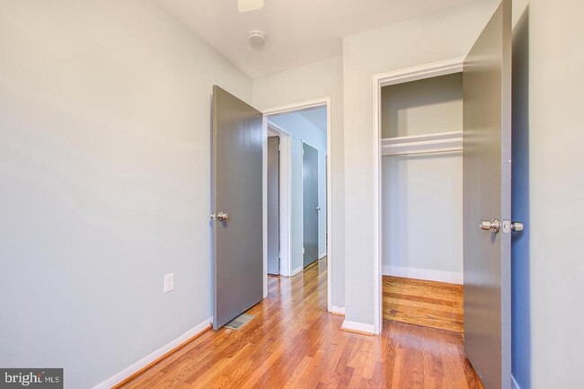 Building Photo - 1626 Kenwood Ave