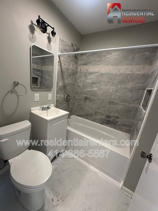 Building Photo - 223 W Keefe Ave