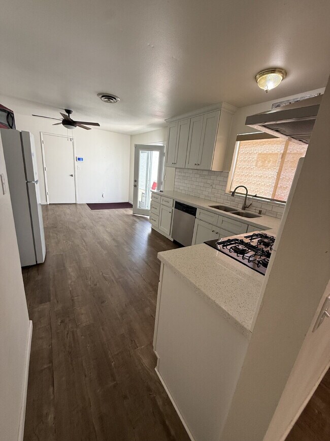 Building Photo - Solar savings on energy. 3rd bonus room.   2 Car Garage, Private Yard, Spacious upgraded interior...