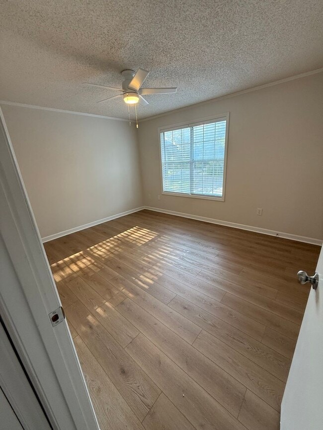 Building Photo - Long Term Rental - Smoke Rise Townhouse - ...
