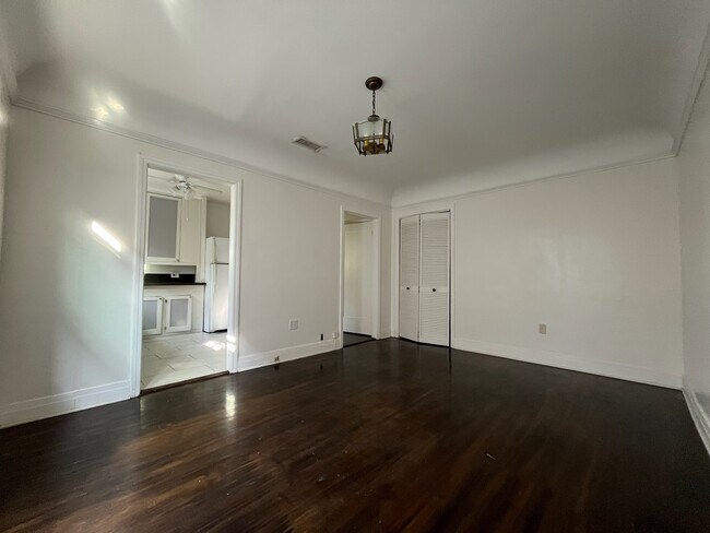 Building Photo - 2323 Las Colinas Ave