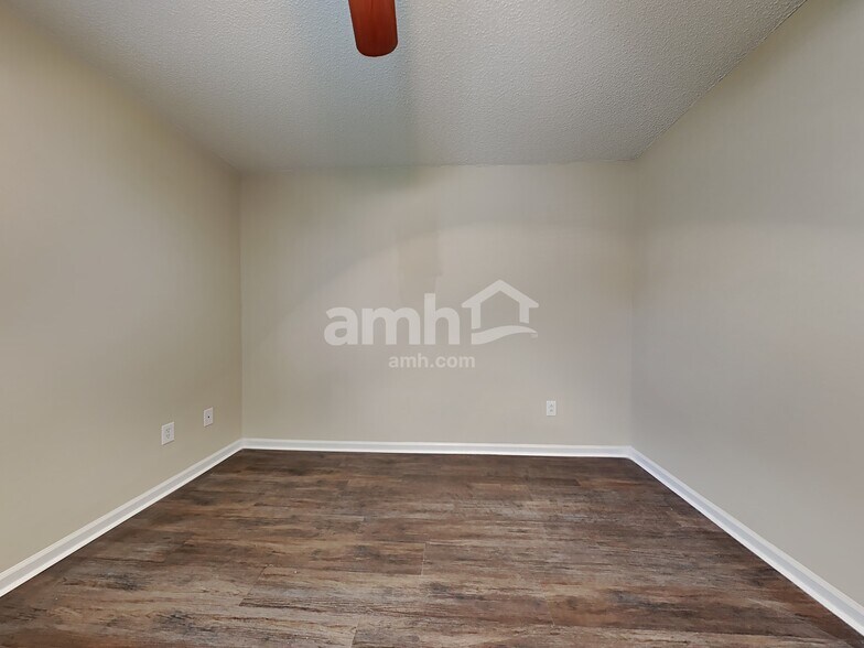 Building Photo - 2030 Clipstone Dr