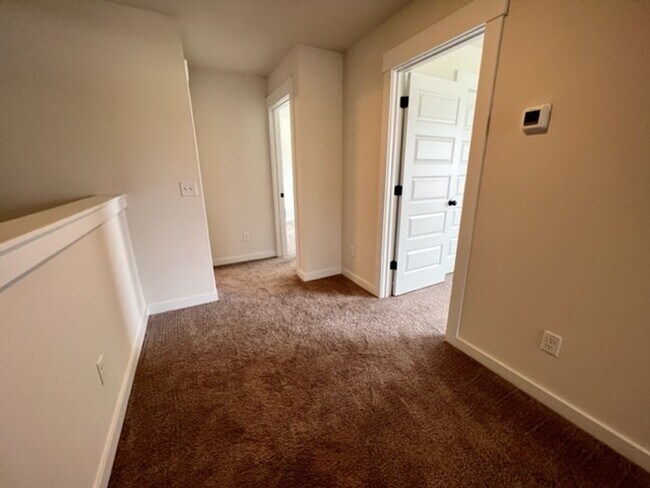 Building Photo - Beautiful 4 Bed/ 3.5 Bath Home in Newly Built Rivers Edge!