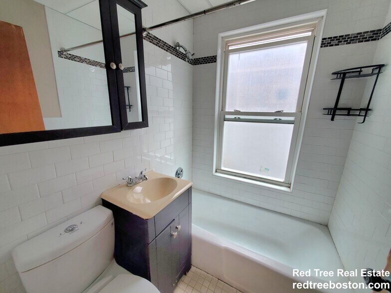 Building Photo - 7 High St Pl