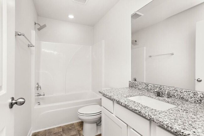 Building Photo - Newer Beautiful 3 Bed 2.5 Bath!