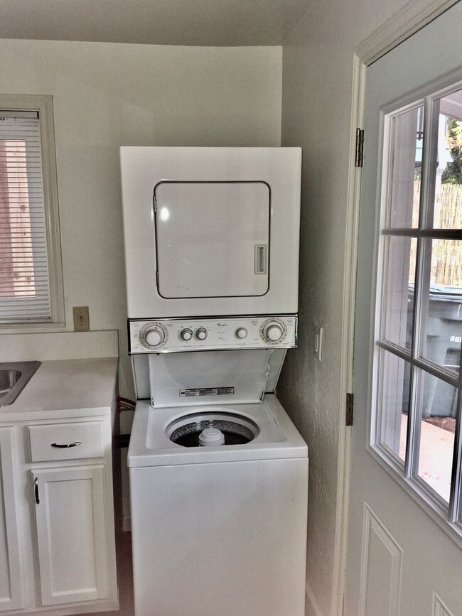 Building Photo - 112 College Way