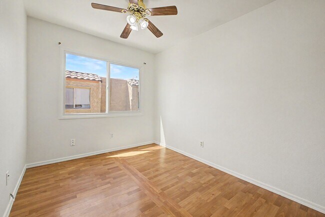Building Photo - ***INCREDIBLE TOWNHOME with ALL appliances & water, sewer, trash INCLUDED!