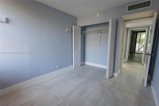 Building Photo - 20350 W Country Club Dr