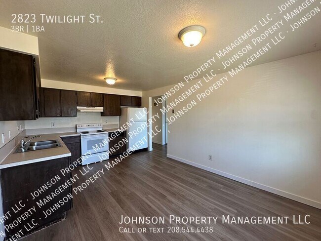 Building Photo - 2823 Twilight St
